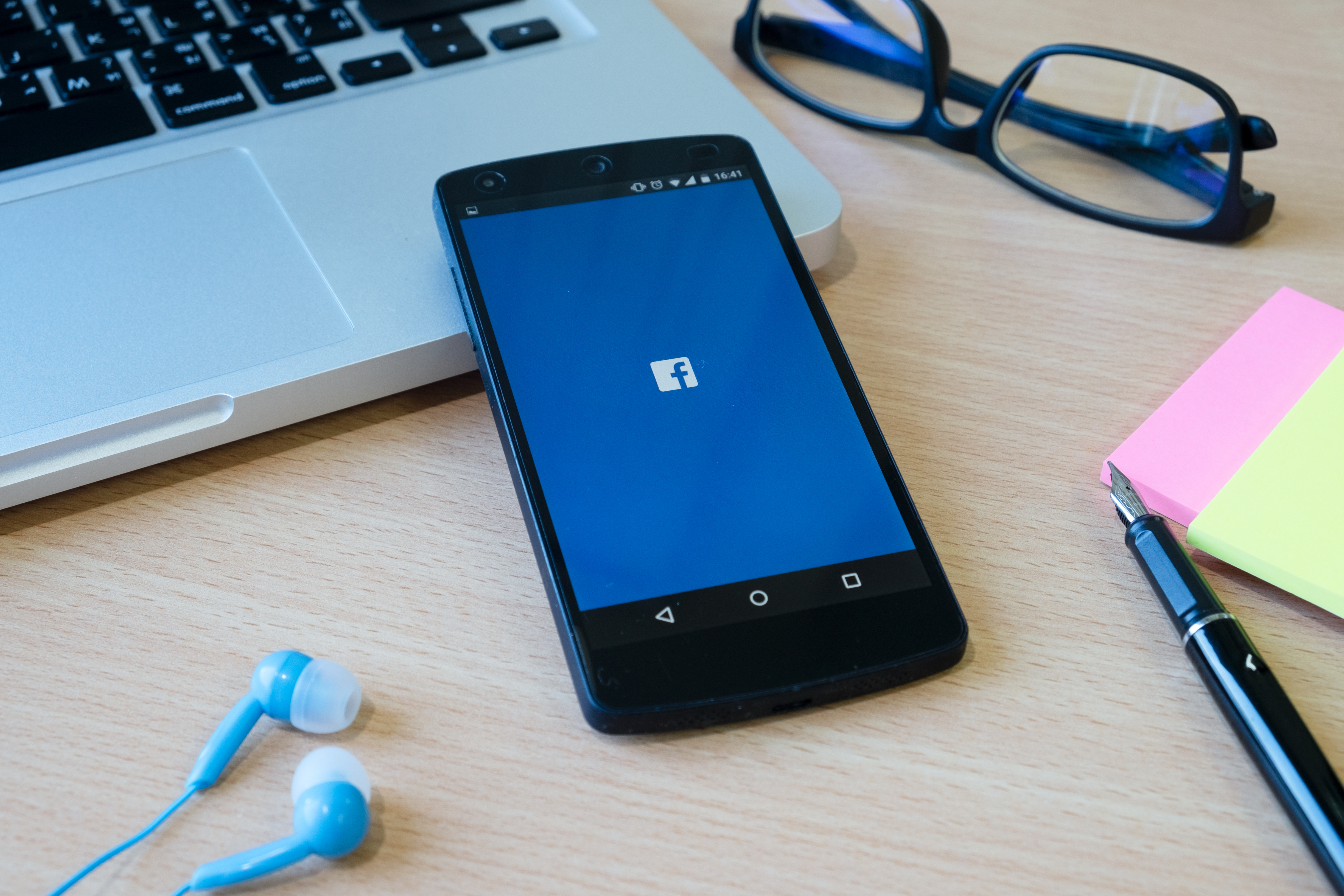 Using Facebook to find online students Using Facebook to find online students
