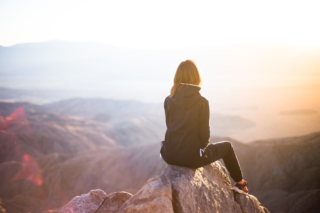 Frostina is a passionate health guide dedicated to empowering women to transform their lives through sustainable habits and self discovery. 
