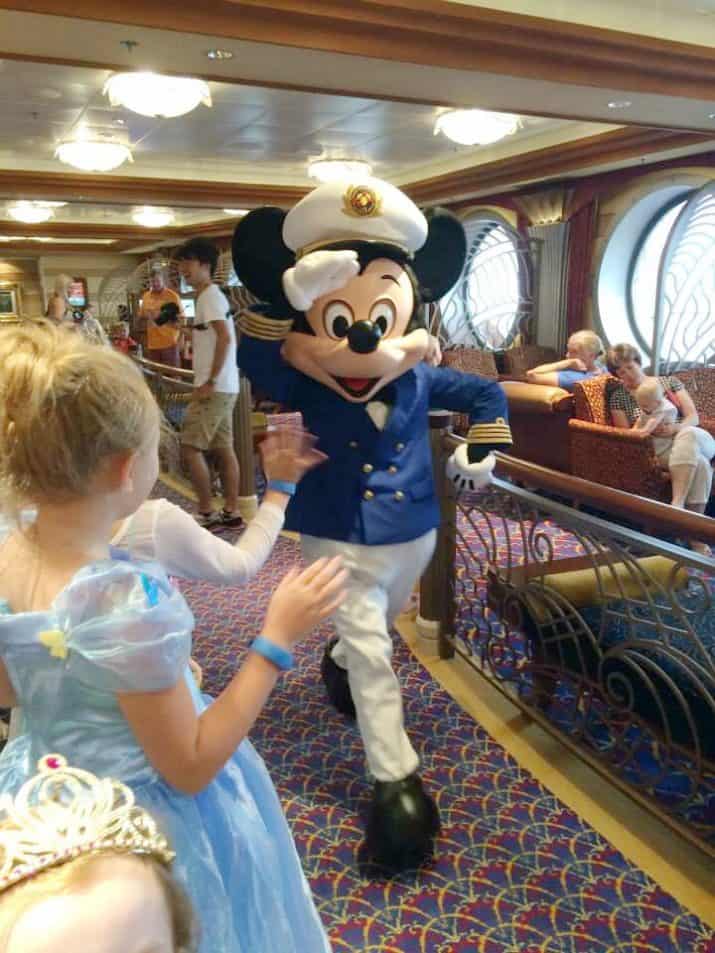 kids waving at Mickey