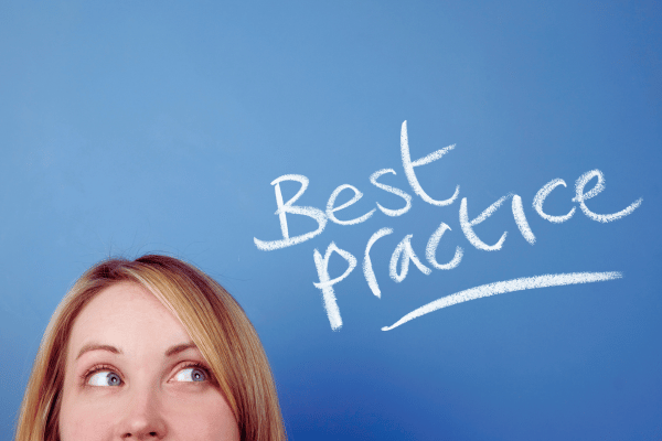 face on blue background with words "best practice" representing the good practice of using email aliases face on blue background with words "best practice" representing the good practice of using email aliases