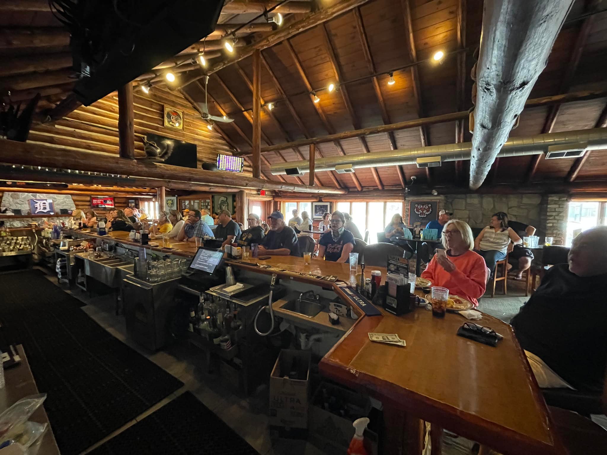 A busy night at the Pine Squirrel