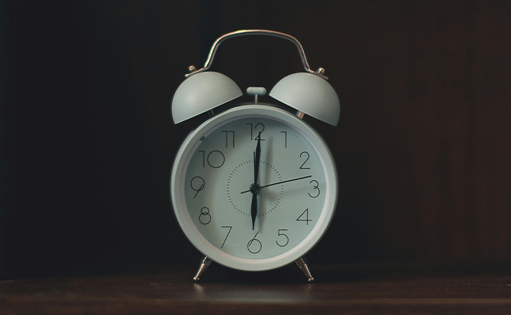 Alarm clock showing a regular wake-up time, representing the importance of maintaining a consistent sleep schedule. Alarm clock showing a regular wake-up time, representing the importance of maintaining a consistent sleep schedule.