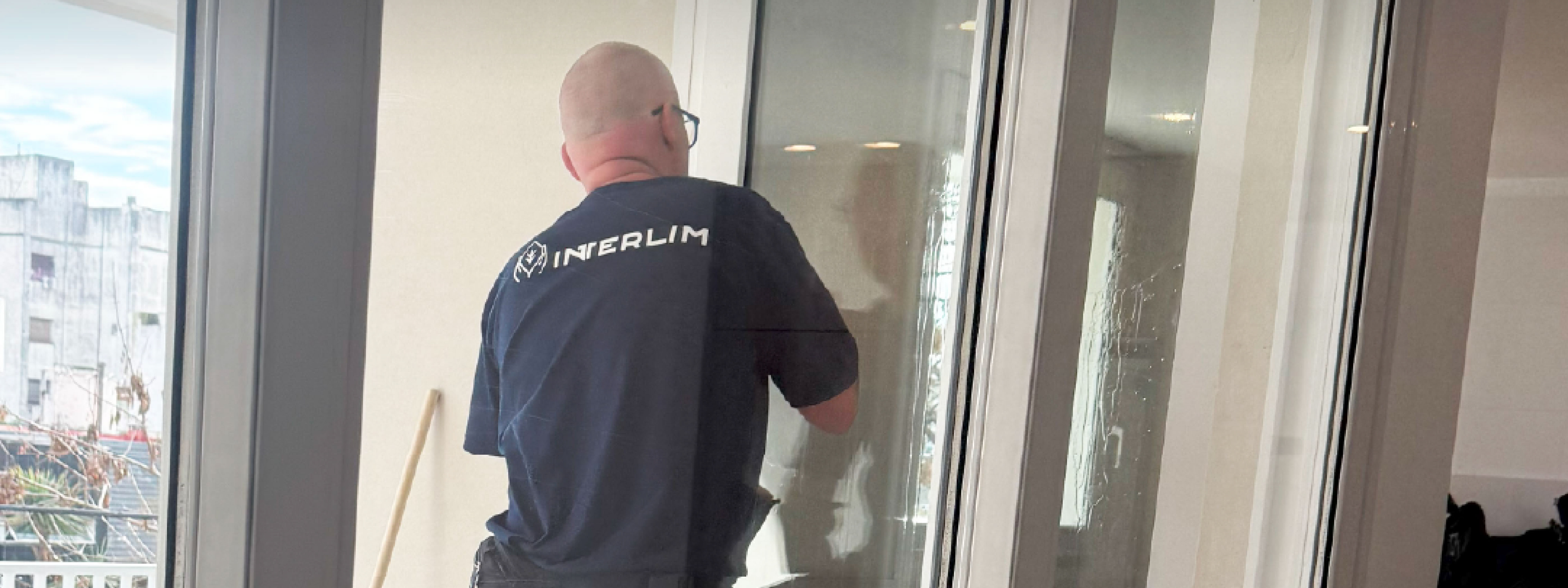 Hombre Limpieza profesional 