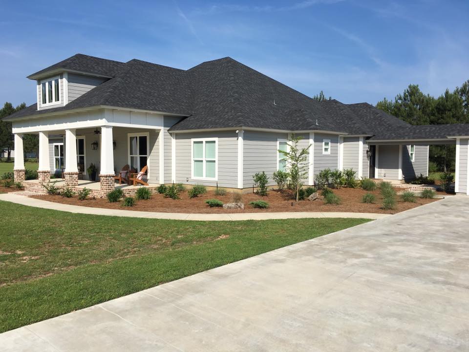 Layered plantings with shrubs and flowers in Sterlington, LA