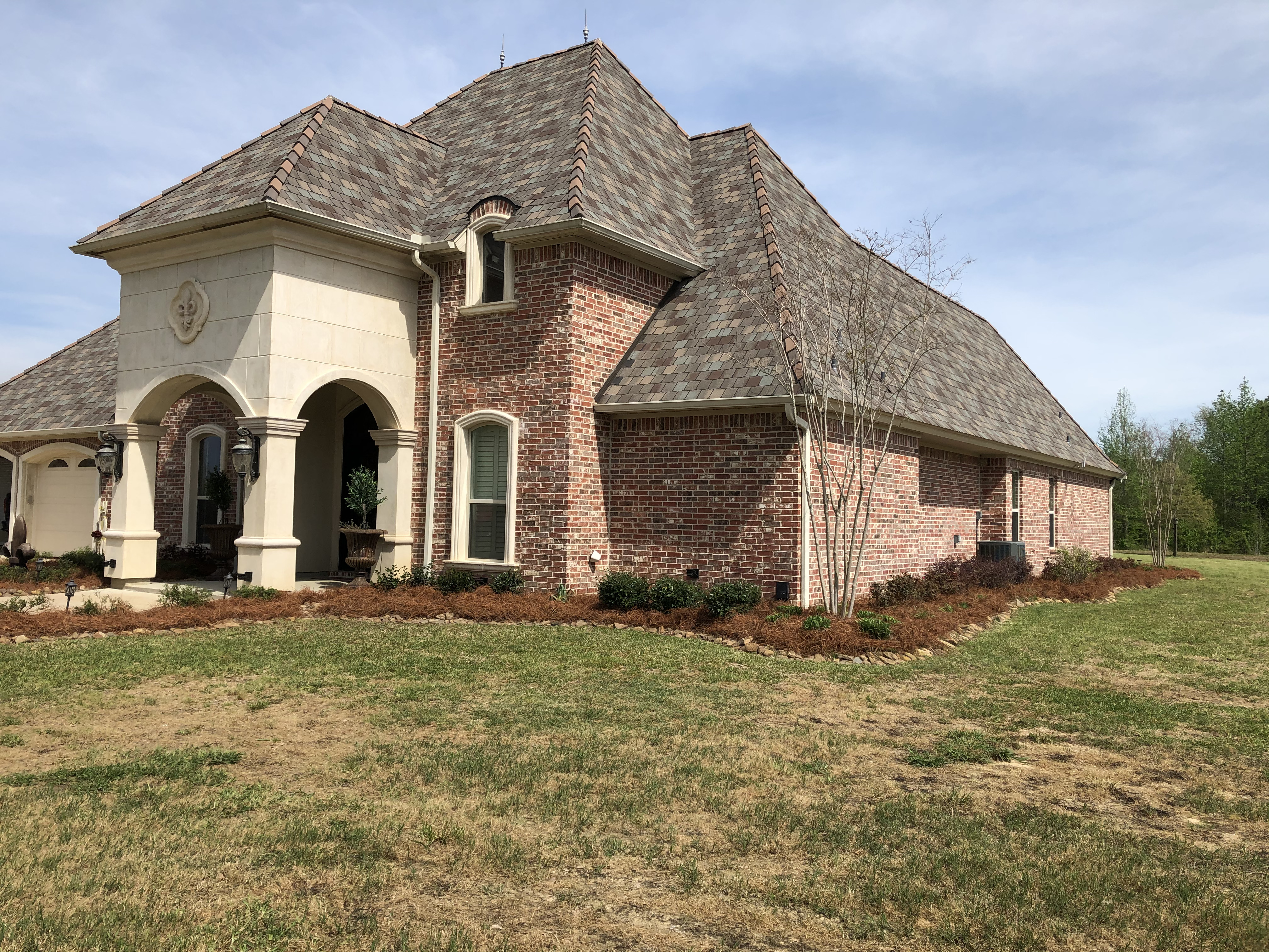 Great looking flowerbeds in Ruston