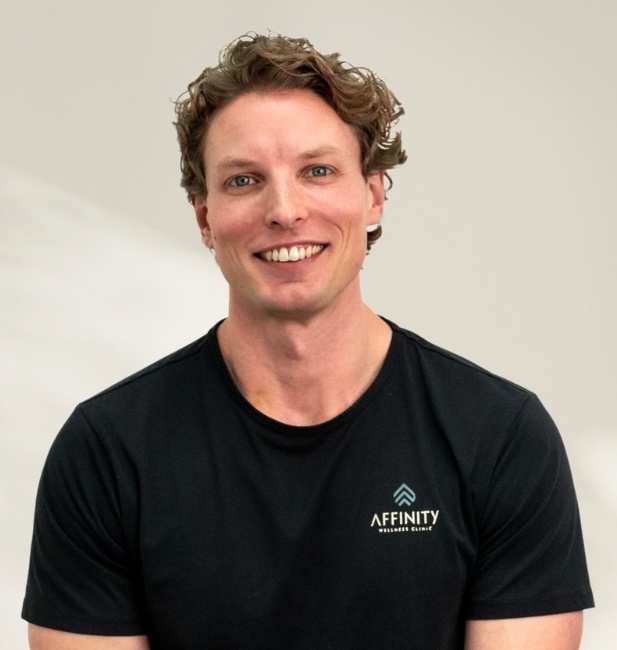 Dr. Sasha is a Chiropractor and strength and conditioning coach with a passion for health and fitness. He has coached and treated athletes of all levels, from novice youth to professional.  He applies the scientific principles of exercise science to rehabilitation, with a focus on Crossfit.