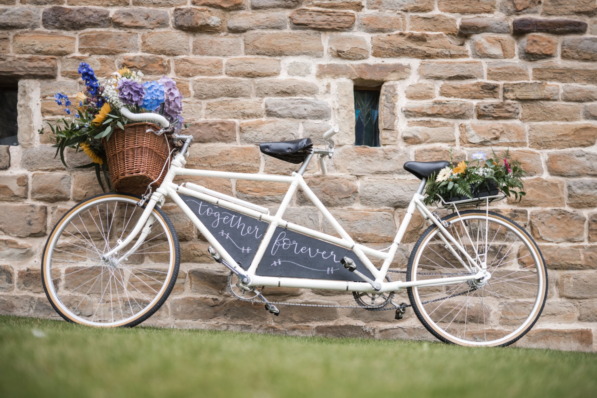 vintage tandem bike with wedding flowers vintage tandem bike with wedding flowers
