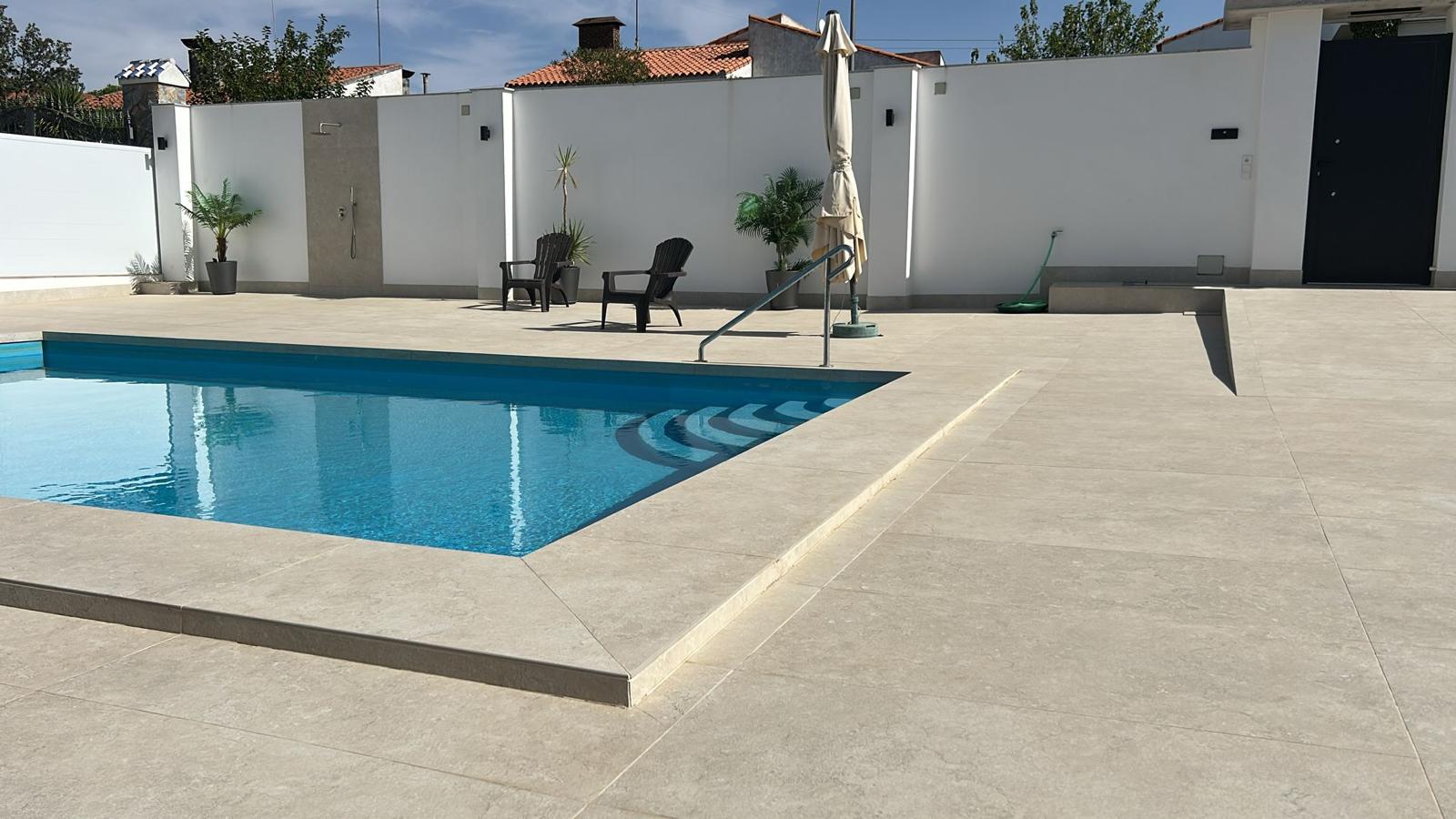 Piscina de obra en vivienda unifamiliar