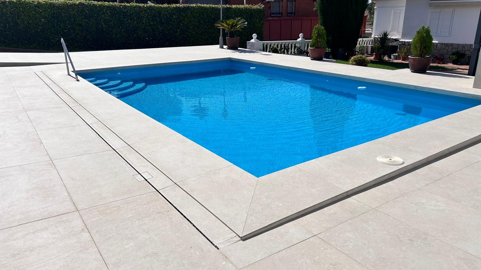 Detalle de piscina de obra Reformas Caribe