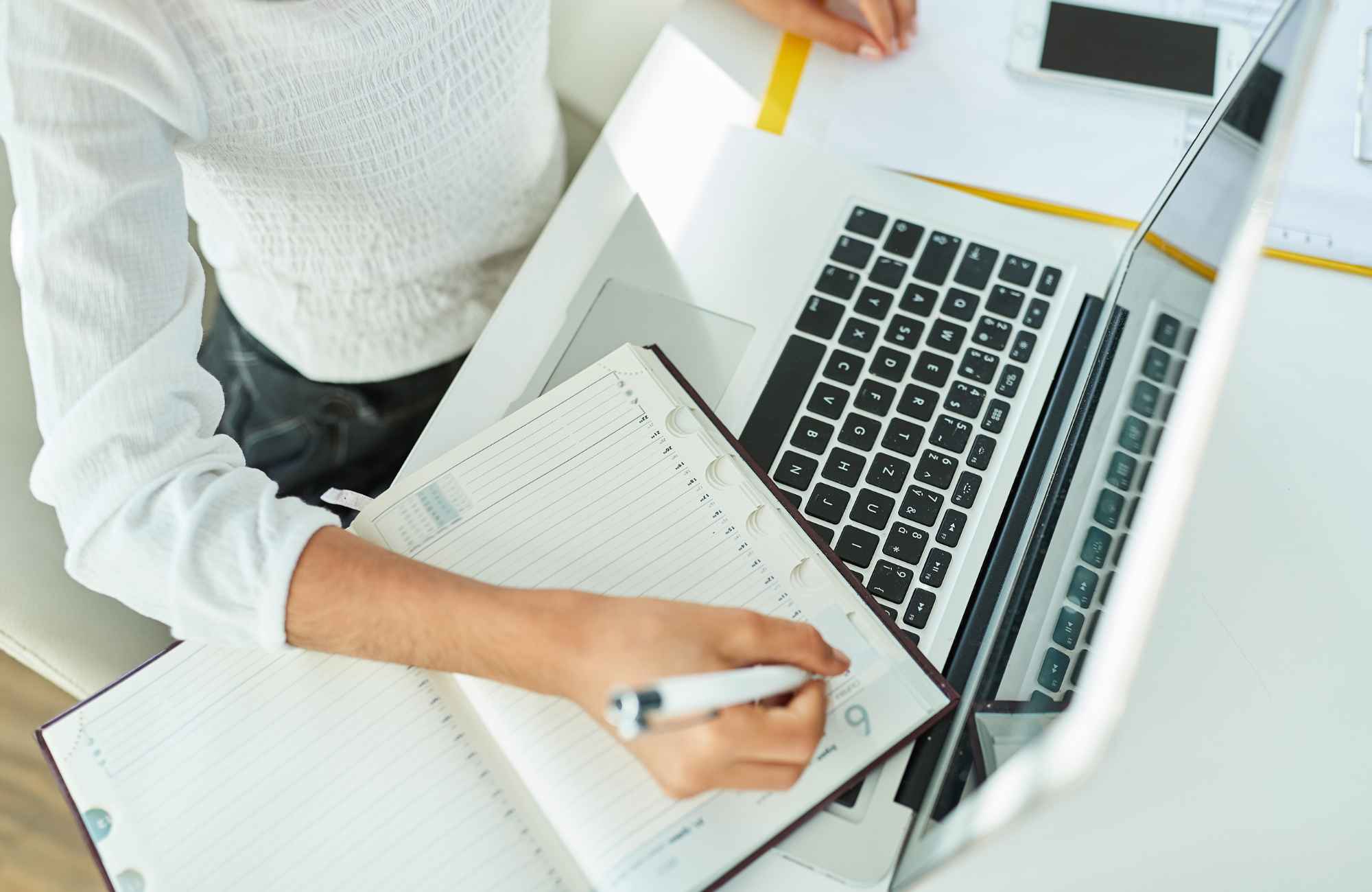 organizing-etc-olathe-ks-our-organiation-process-professional-woman-at-laptop-with-calendar-organization-systems-move-management
