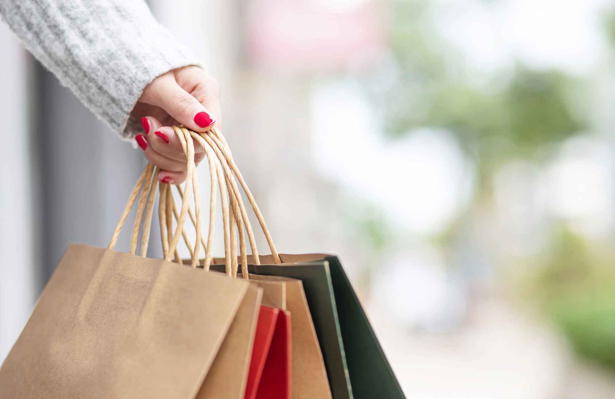 4 Mindful Shopping Tips to Create a Clutter-Free Home
