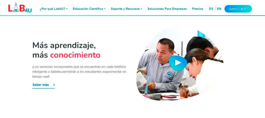 Komal Dadlani se ha establecido incuestionablemente como una experta en inteligencia artificial en el ámbito educativo. 