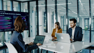 Equipo de atención al cliente planificando estrategias para responder en Reclamos.CL con tecnología moderna basada en inteligencia artificial Equipo de atención al cliente planificando estrategias para responder en Reclamos.CL con tecnología moderna basada en inteligencia artificial