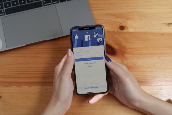 facebook app on cell phone facebook app on cell phone