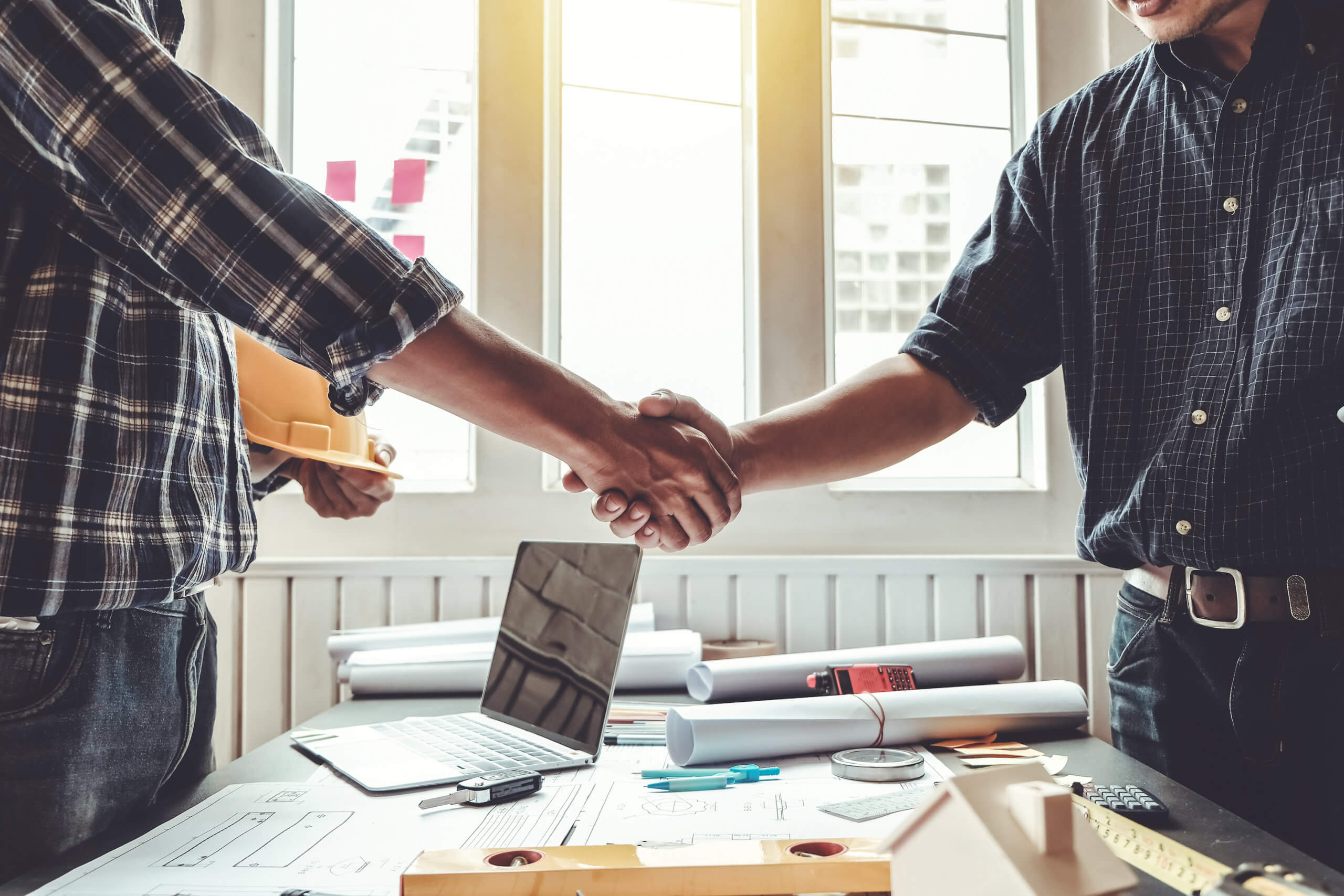 contractor and client shaking hands