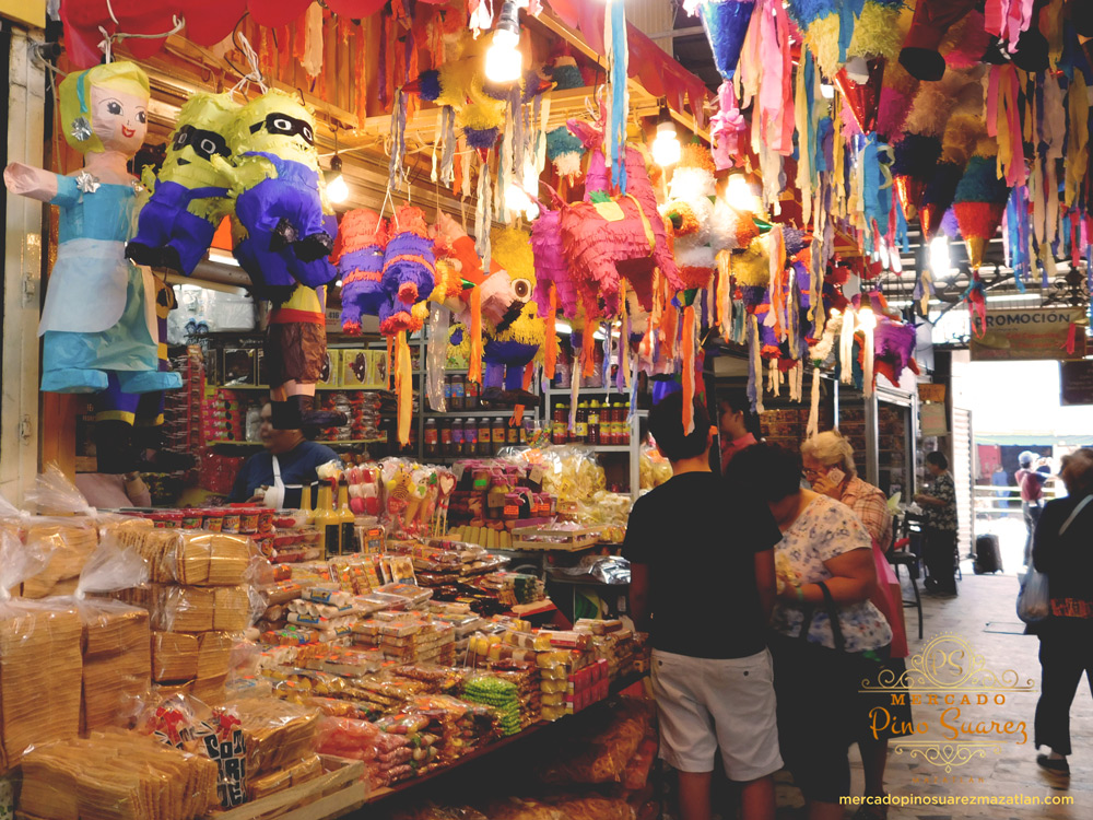 [Imagen del interior del Mercado Pino Suárez mostrando su arquitectura de hierro]