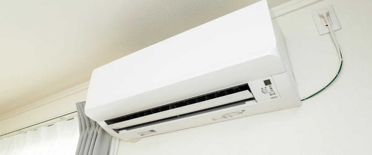 Wall mounted split air conditioner inside home