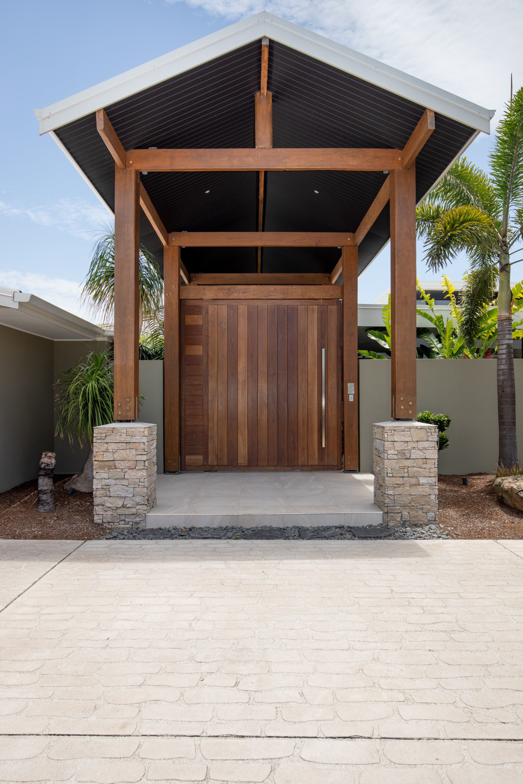 Villa Mi Casa | Resort-Style Tropical Photoshoot Location | Brisbane, QLD photo 3