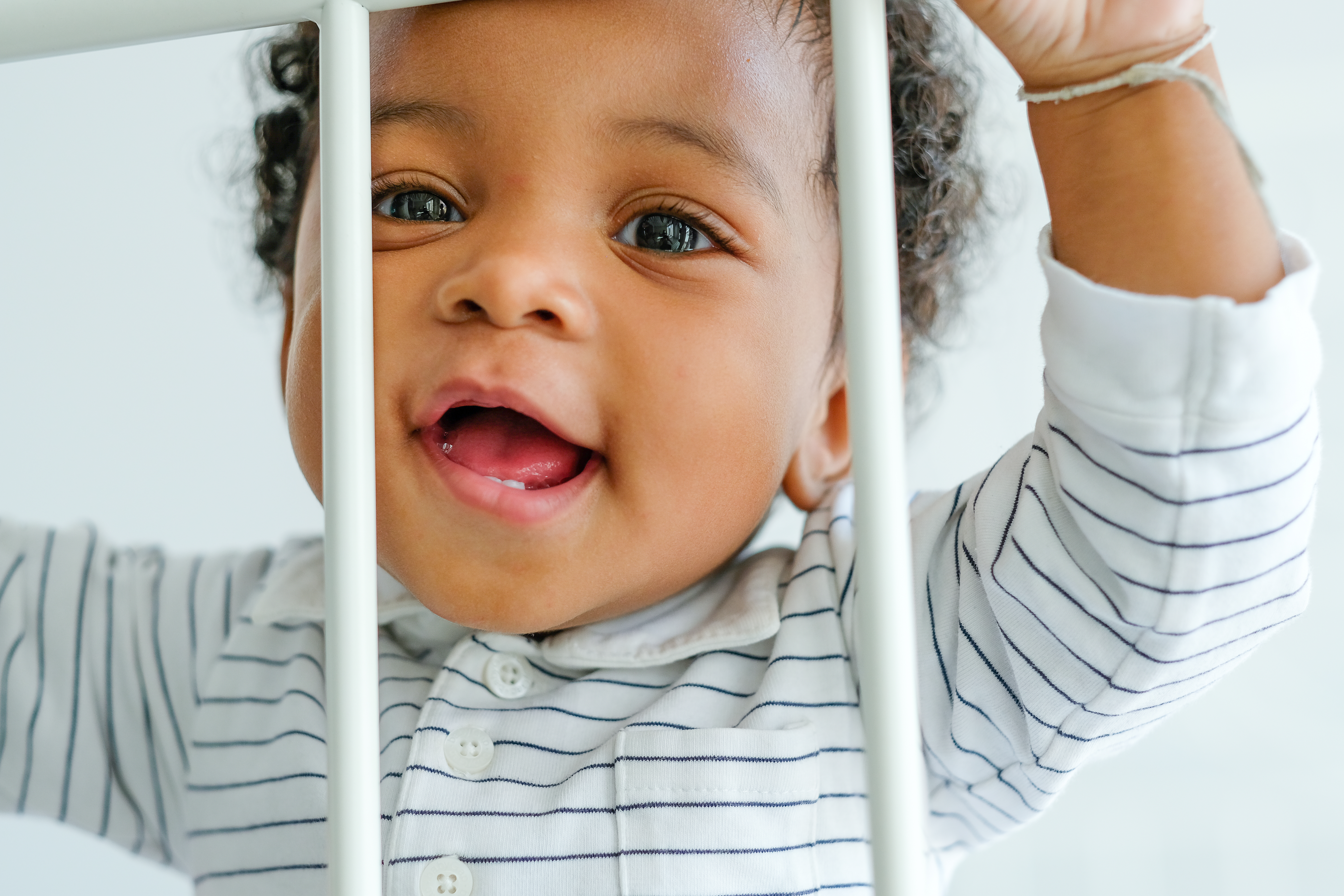 The barrier act as a physical barrier that helps prevent falls and keeps little ones away from potential hazards. The barrier act as a physical barrier that helps prevent falls and keeps little ones away from potential hazards.