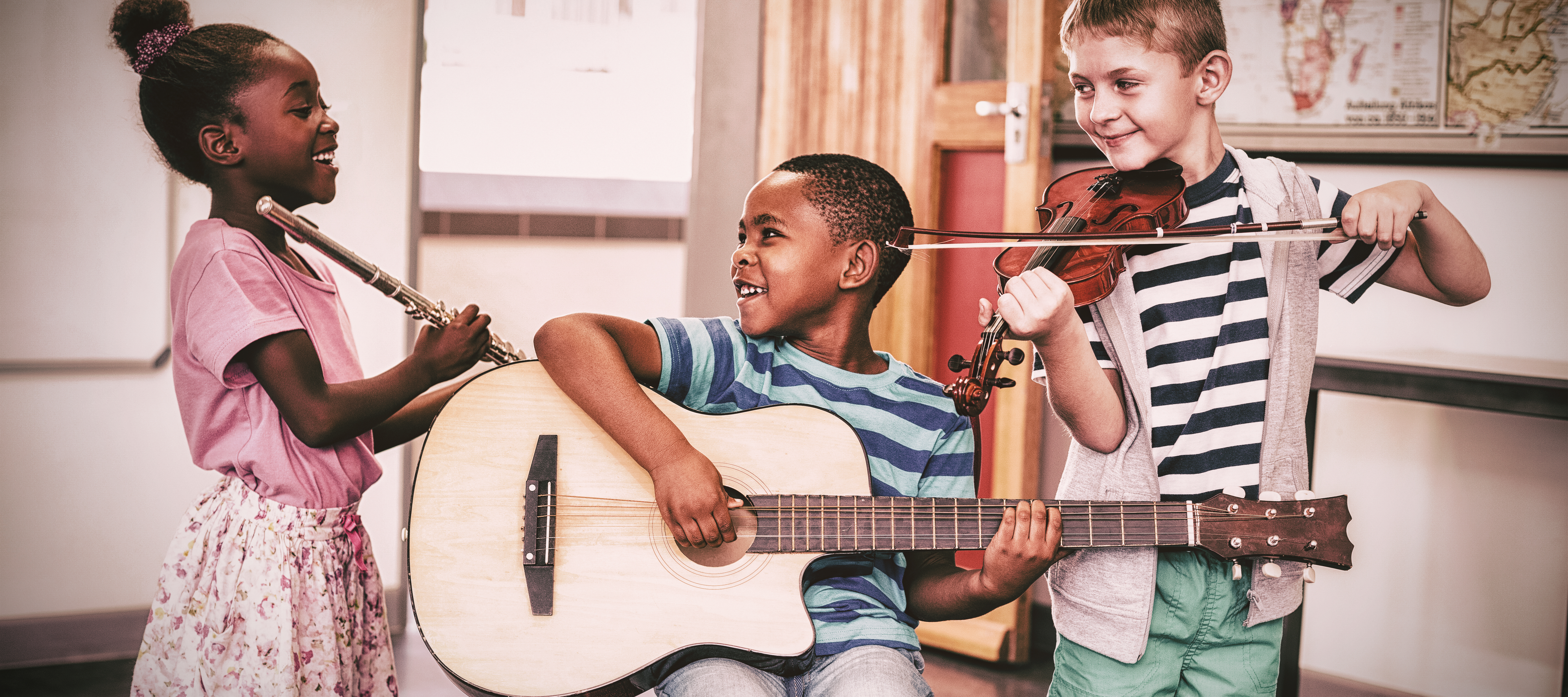 The children are learning joyful songs together using musical instruments. The children are learning joyful songs together using musical instruments.