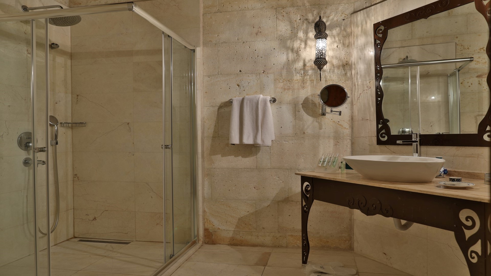 Bathroom in deluxe double accommodation Cappadocia