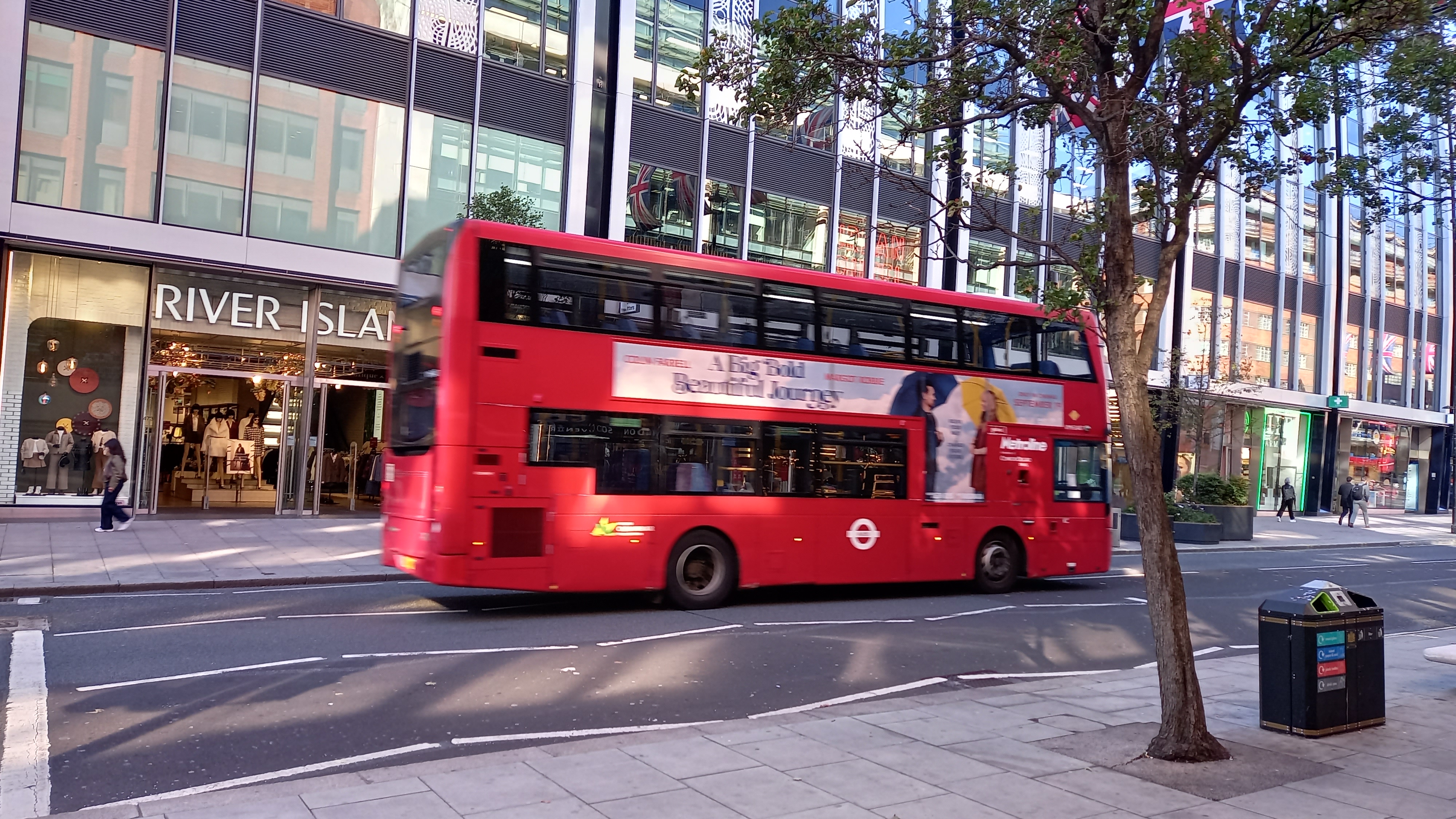  Selfridges, double-decker bus in London