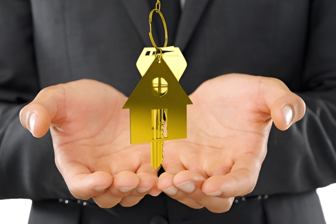 Open hands holding house keys symbolize AMPLIFIREI's assistance in creating a real estate marketing plan for successful property sales.