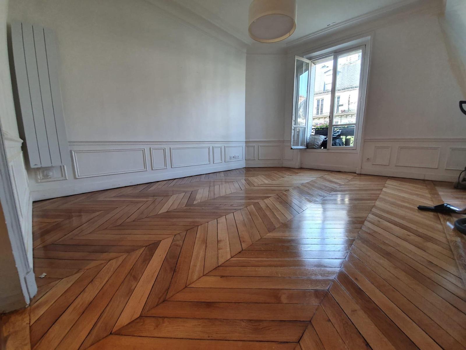 Restauration d'un parquet parisien en pointe de Hongrie