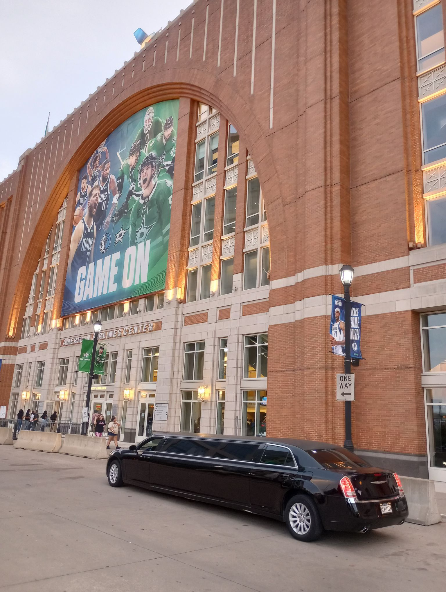 Game Day Dallas Texas Stretch Limo Professional Chauffeur Game Day Dallas Texas Stretch Limo Professional Chauffeur