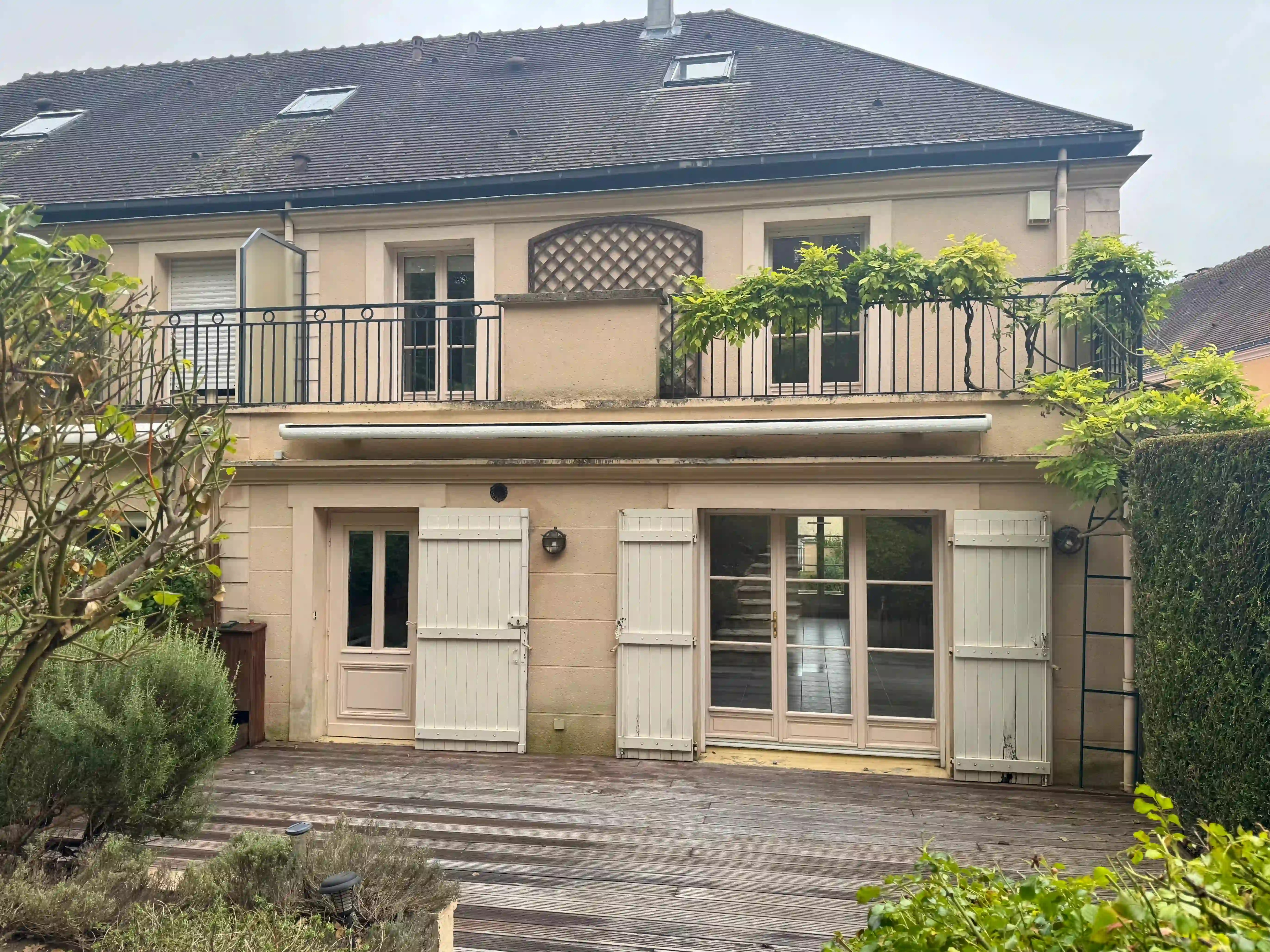 {{ property_type }} à {{ city }}