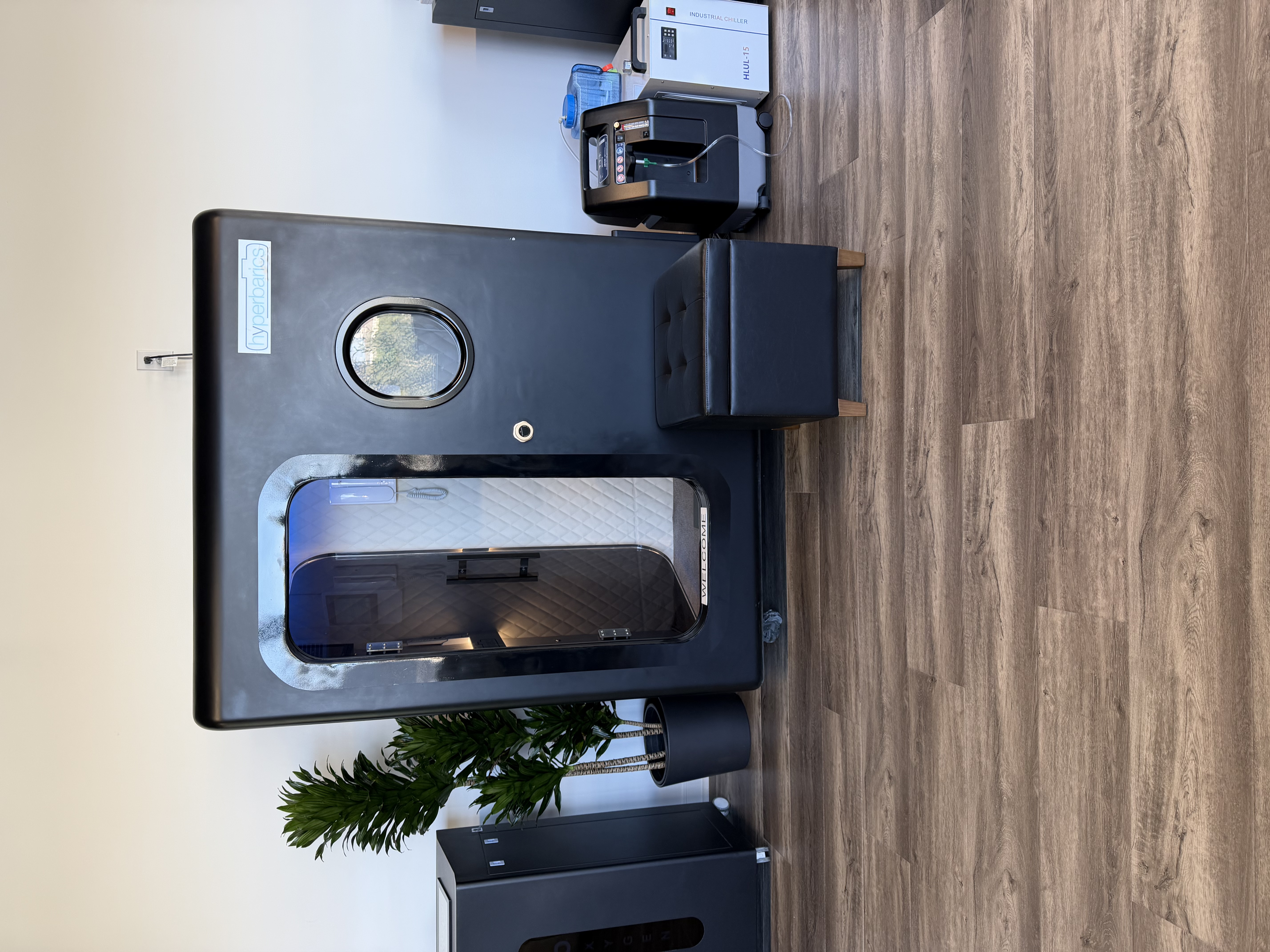 Hyperbaric oxygen chamber at Range Medical