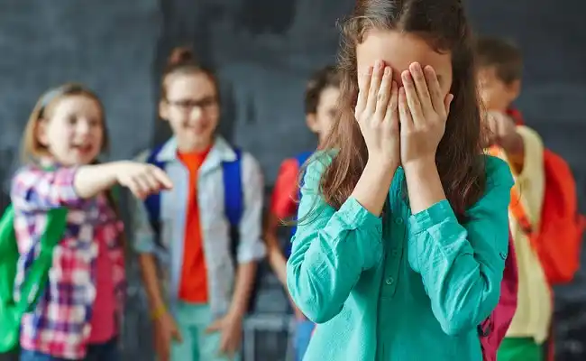 Social Bullying: What it is? Effects and dealing with it