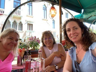 Solo women traveling together.