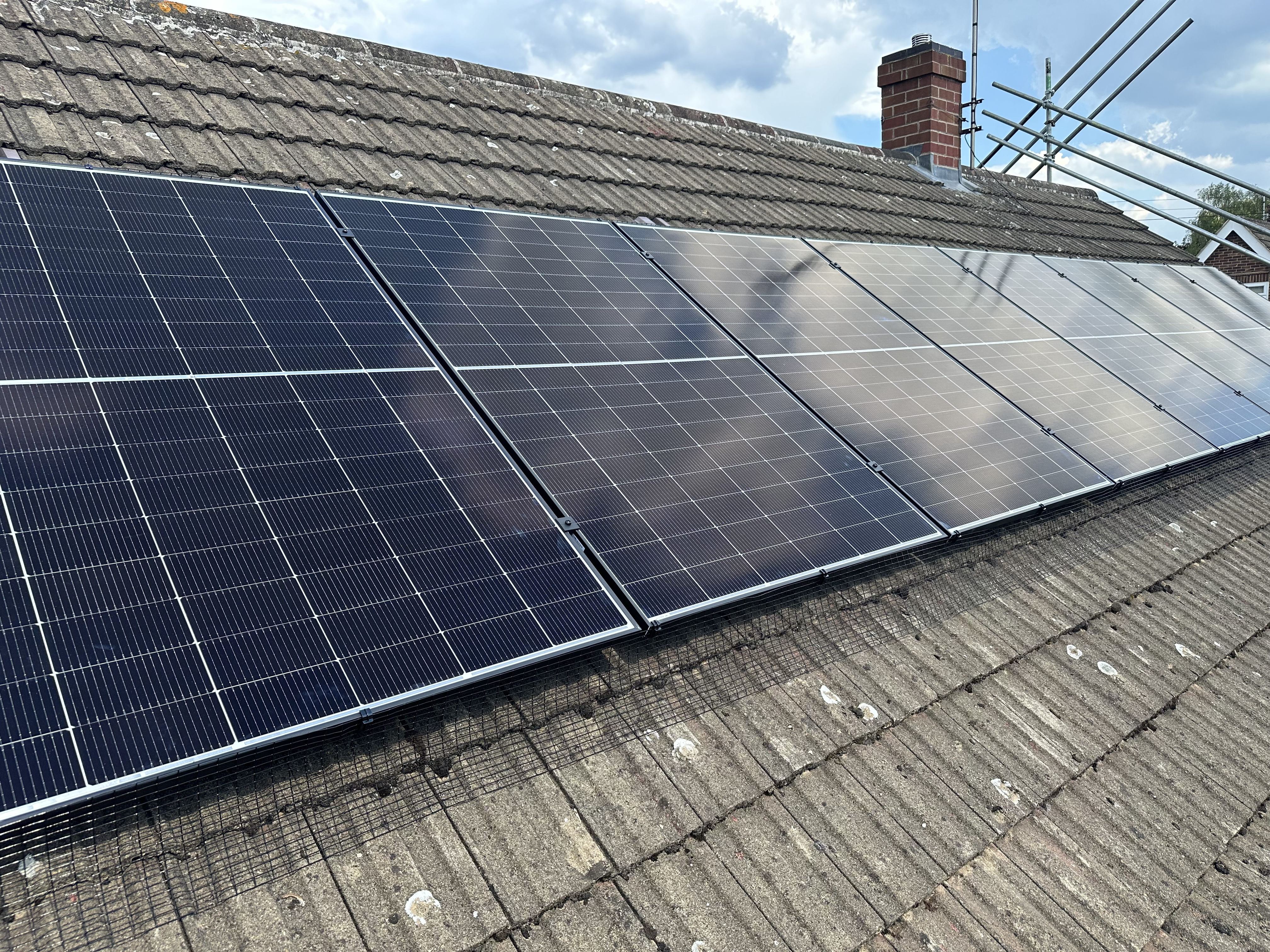 Professional solar panel installation with roof birdproofing and safe scaffolding in Nottingham, UK Professional solar panel installation with roof birdproofing and safe scaffolding in Nottingham, UK