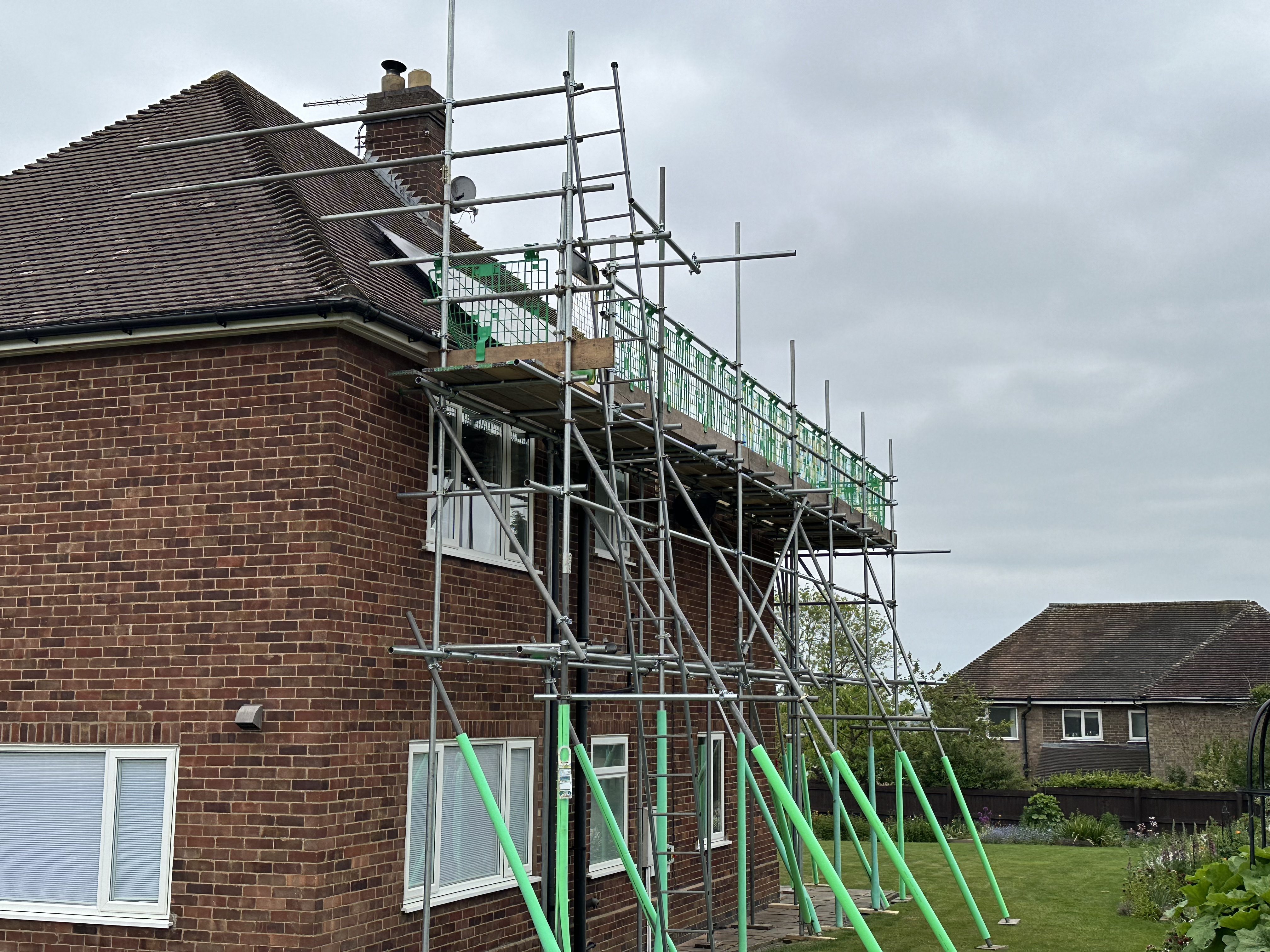 Safe, high-quality scaffolding used for professional solar panel installation in Nottingham, Leicester and Derby Safe, high-quality scaffolding used for professional solar panel installation in Nottingham, Leicester and Derby