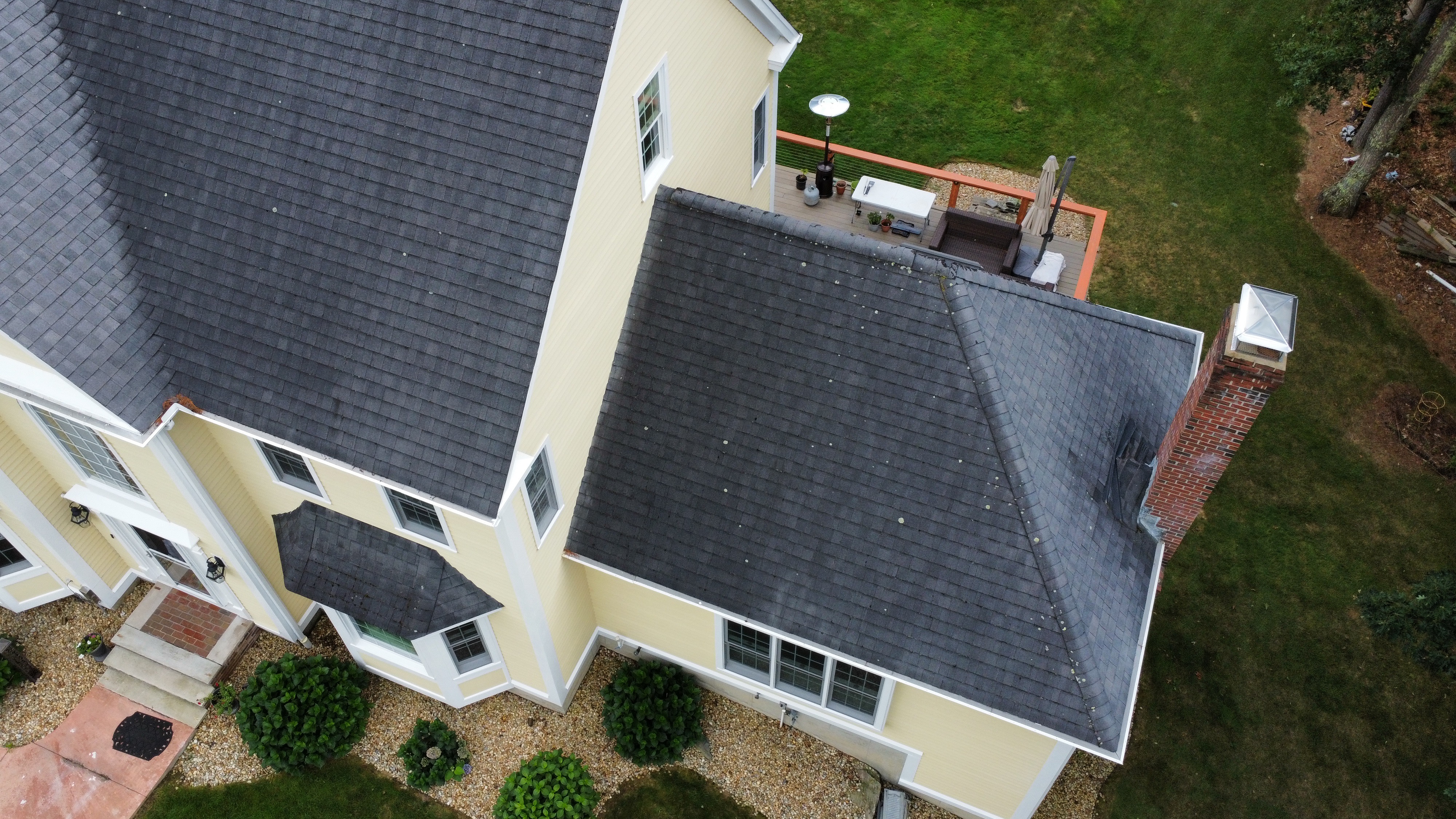 Are tin roofs noisy