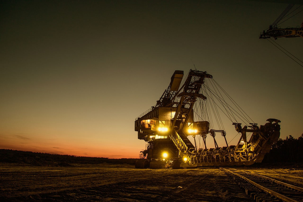 Mining Operations at Night - DAFO Eco Friendly Mining Operations at Night - DAFO Eco Friendly