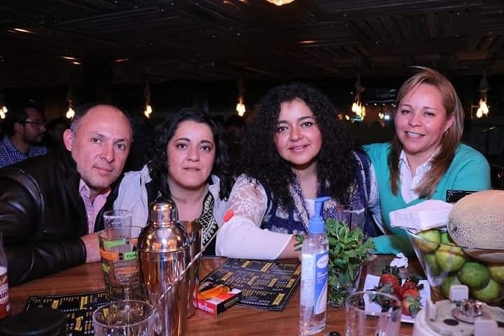 Grupo de amigos en un evento de Casa Mina