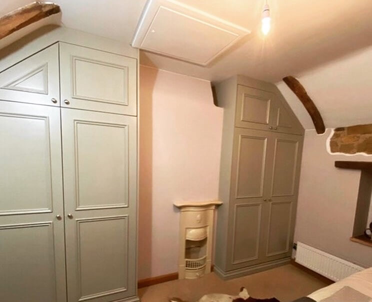 Traditional style fitted bedroom wardrobe in Wakefield Traditional style fitted bedroom wardrobe in Wakefield