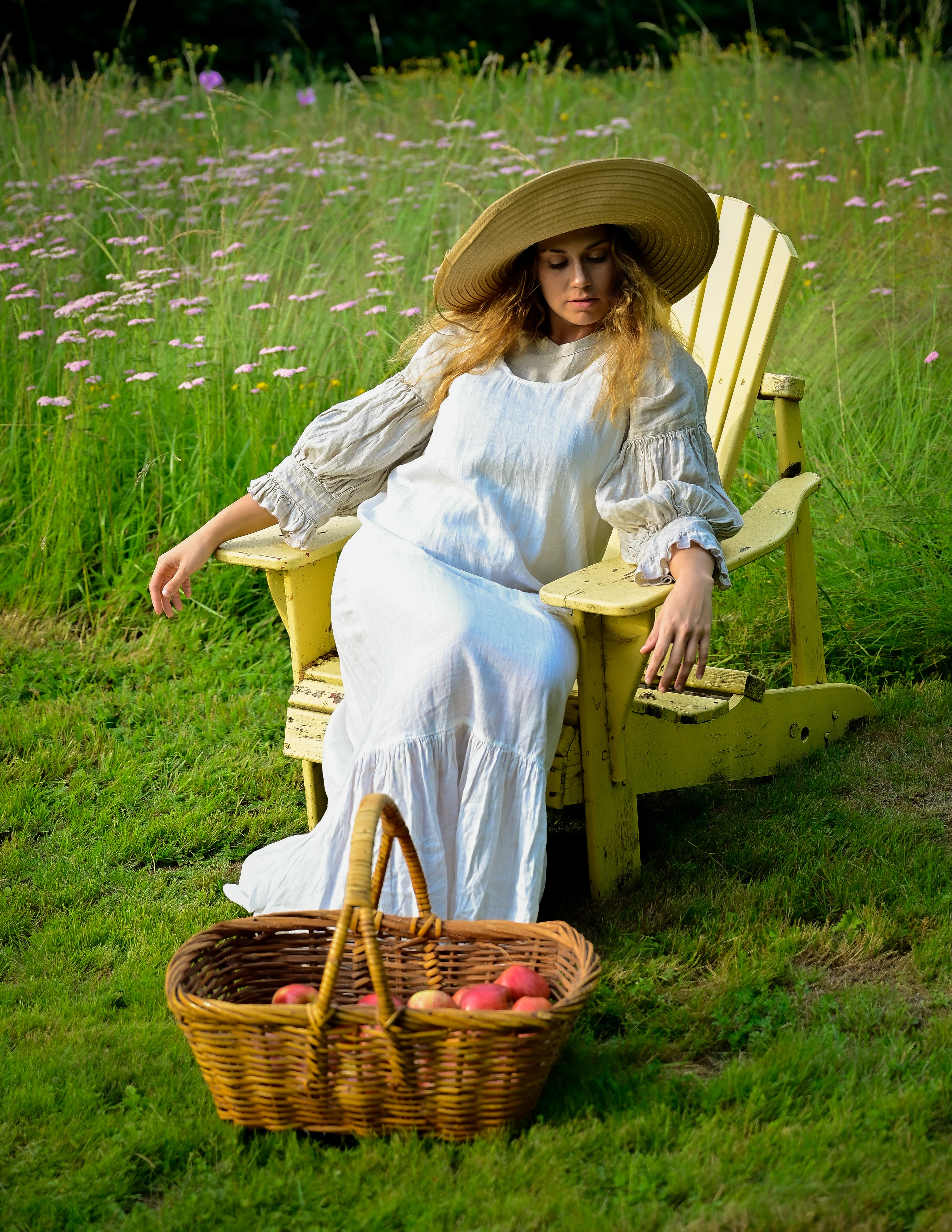 outdoor portrait photography of a female model in white - Bellevue Washington