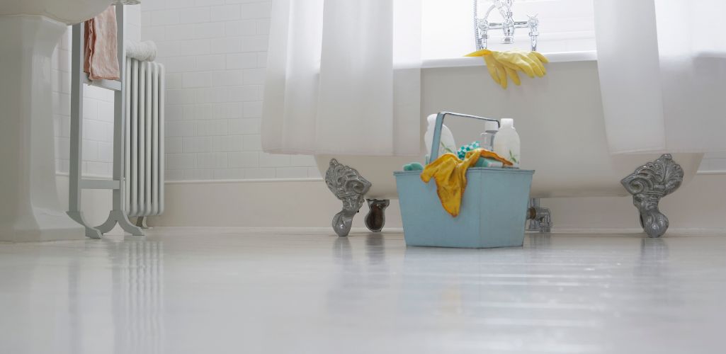 Use this checklist and method to clean your house super fast. This is a life-saver if you have guests arriving or you just want to do a quick tidy up of your home.