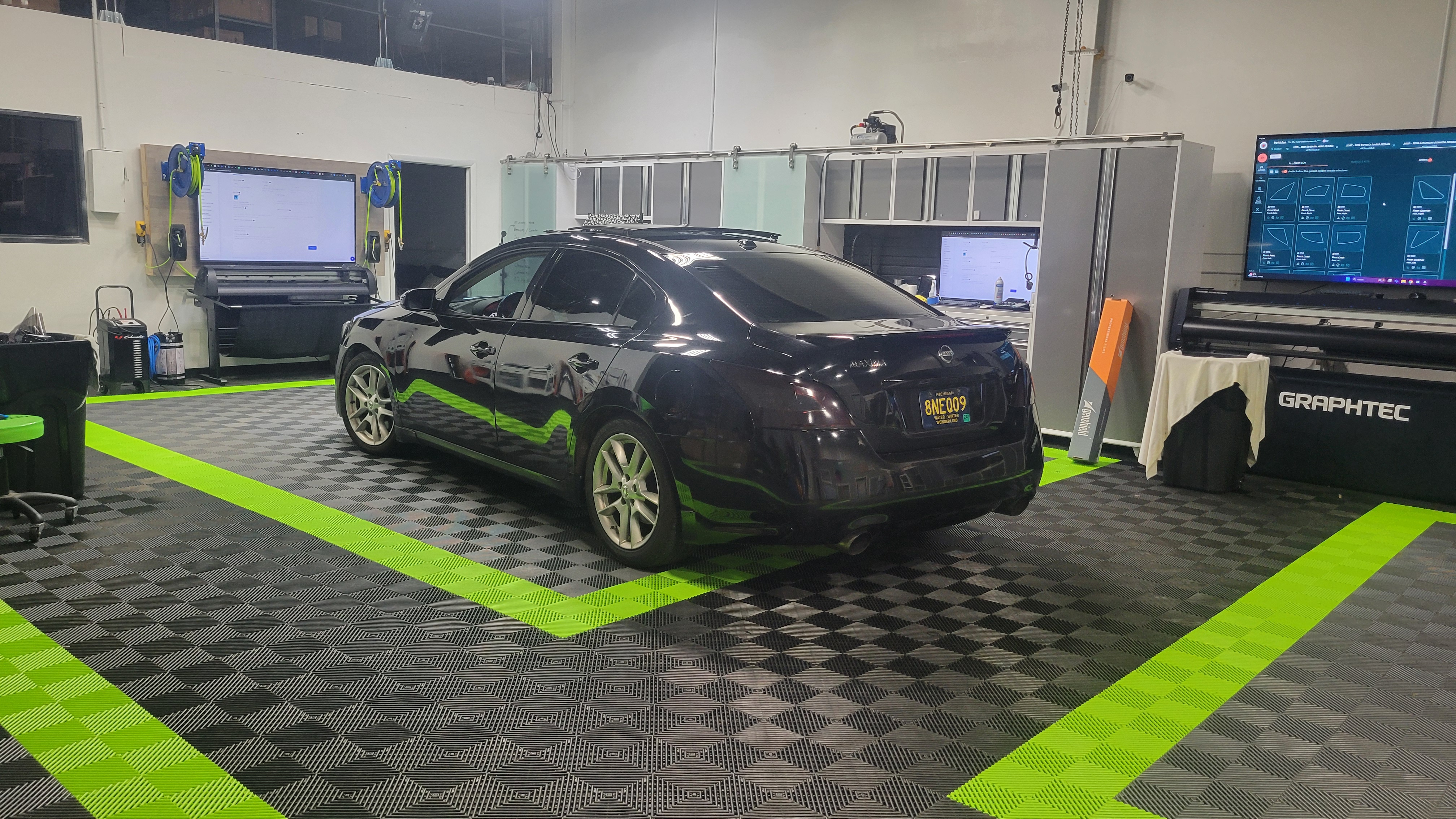 Windshield tinting service