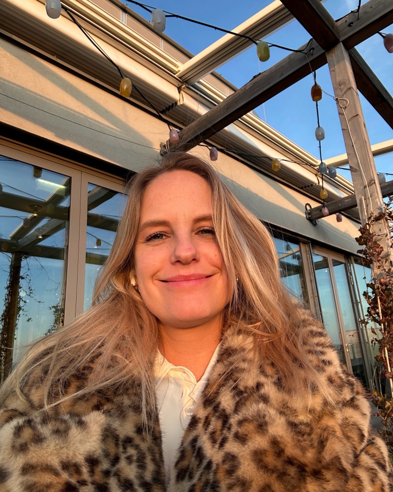 Photo of Nienke Nina from Aligned Expressions expert personal branding, AI and marketing sales funnels for aligned freedom business growth Photo of Nienke Nina from Aligned Expressions expert personal branding, AI and marketing sales funnels for aligned freedom business growth