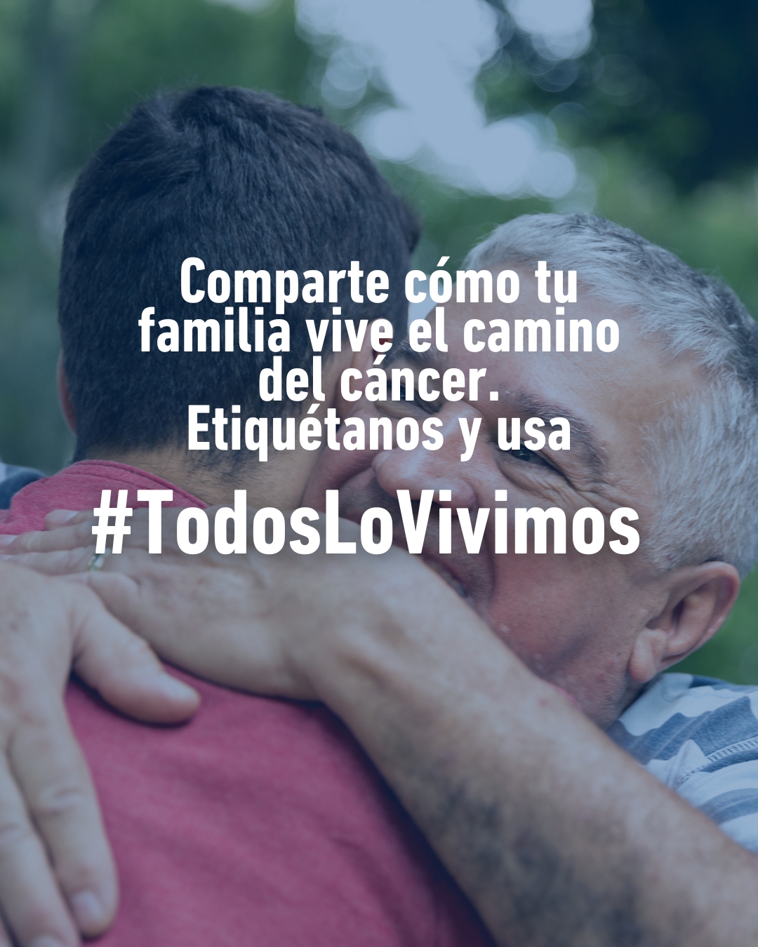 Foto de padre abrazando a su hijo con cancer infantil