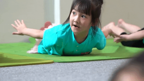 Yoga giúp trẻ tự thư giãn, bình an Yoga giúp trẻ tự thư giãn, bình an