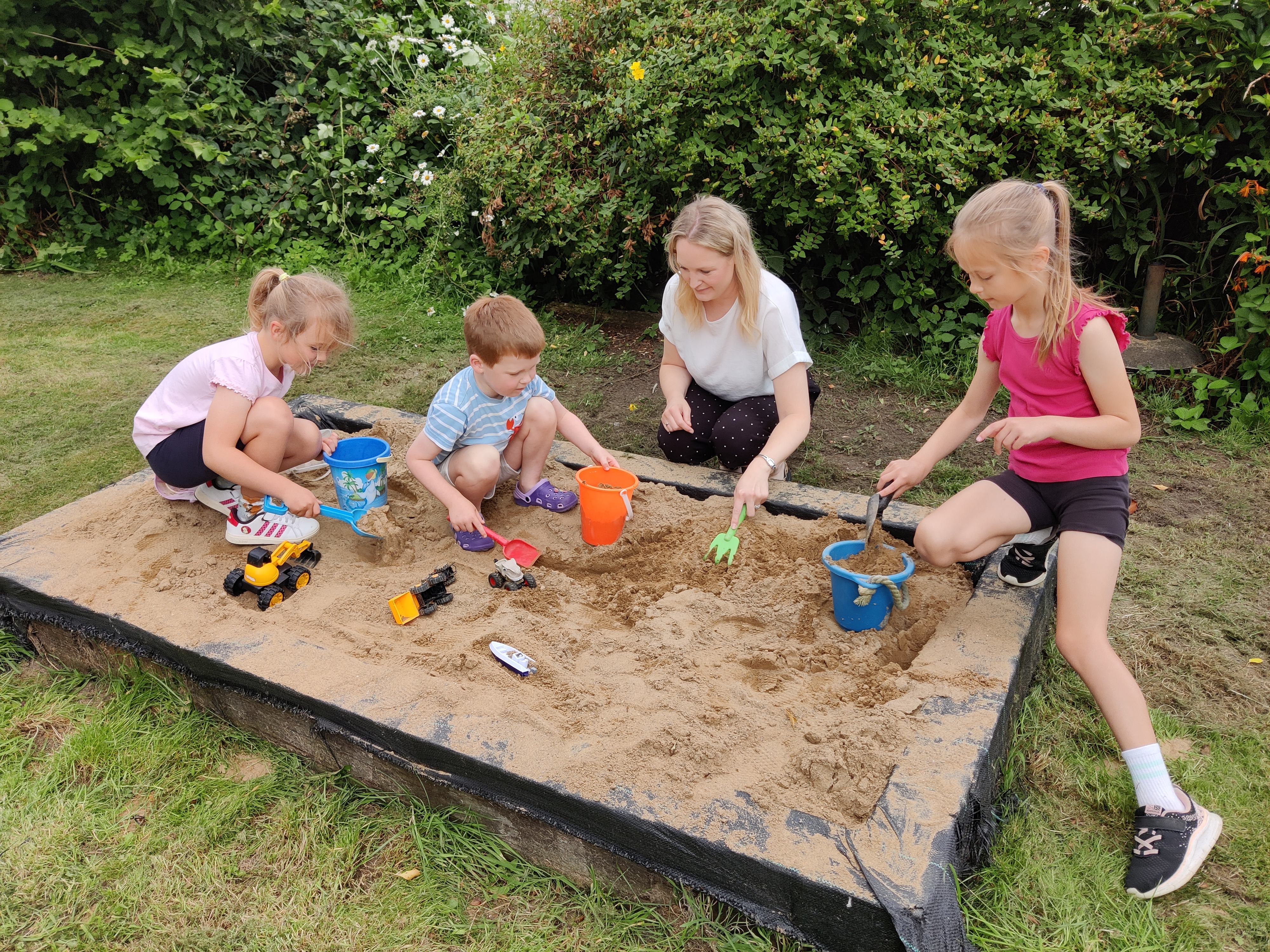 Sara John and Rebecca Edwards Sara John and Rebecca Edwards