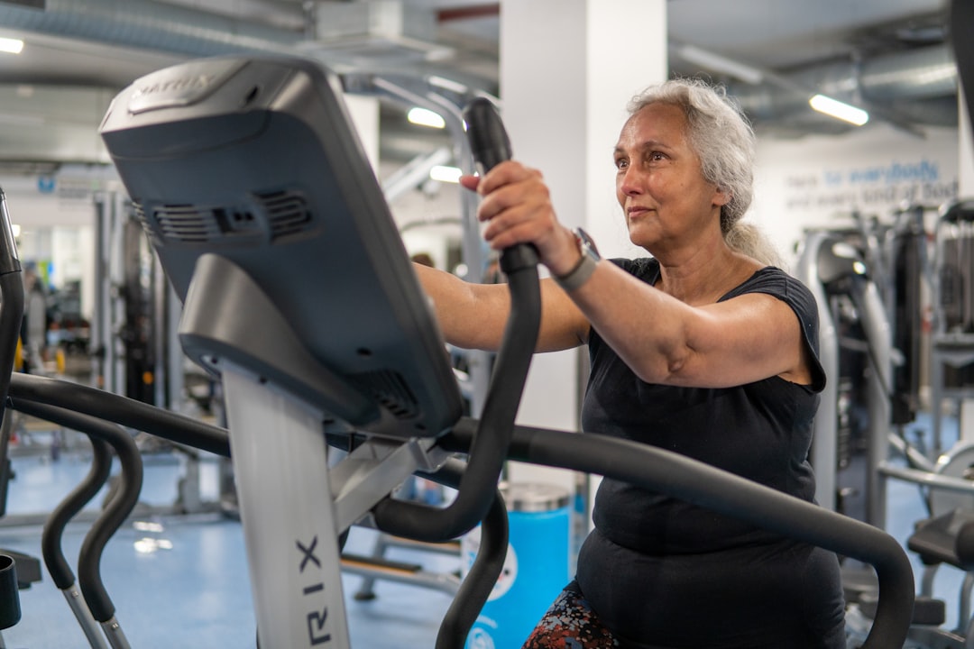 senior boomer woman working out at the gym
