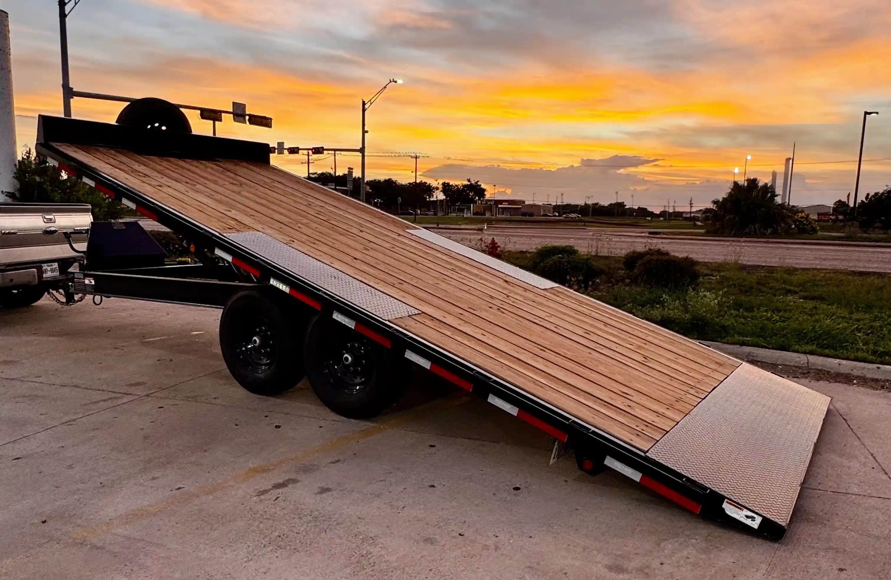 Learn how flatbed tilt trailers simplify loading heavy equipment. Discover their features, benefits, and top safety tips for your next haul.