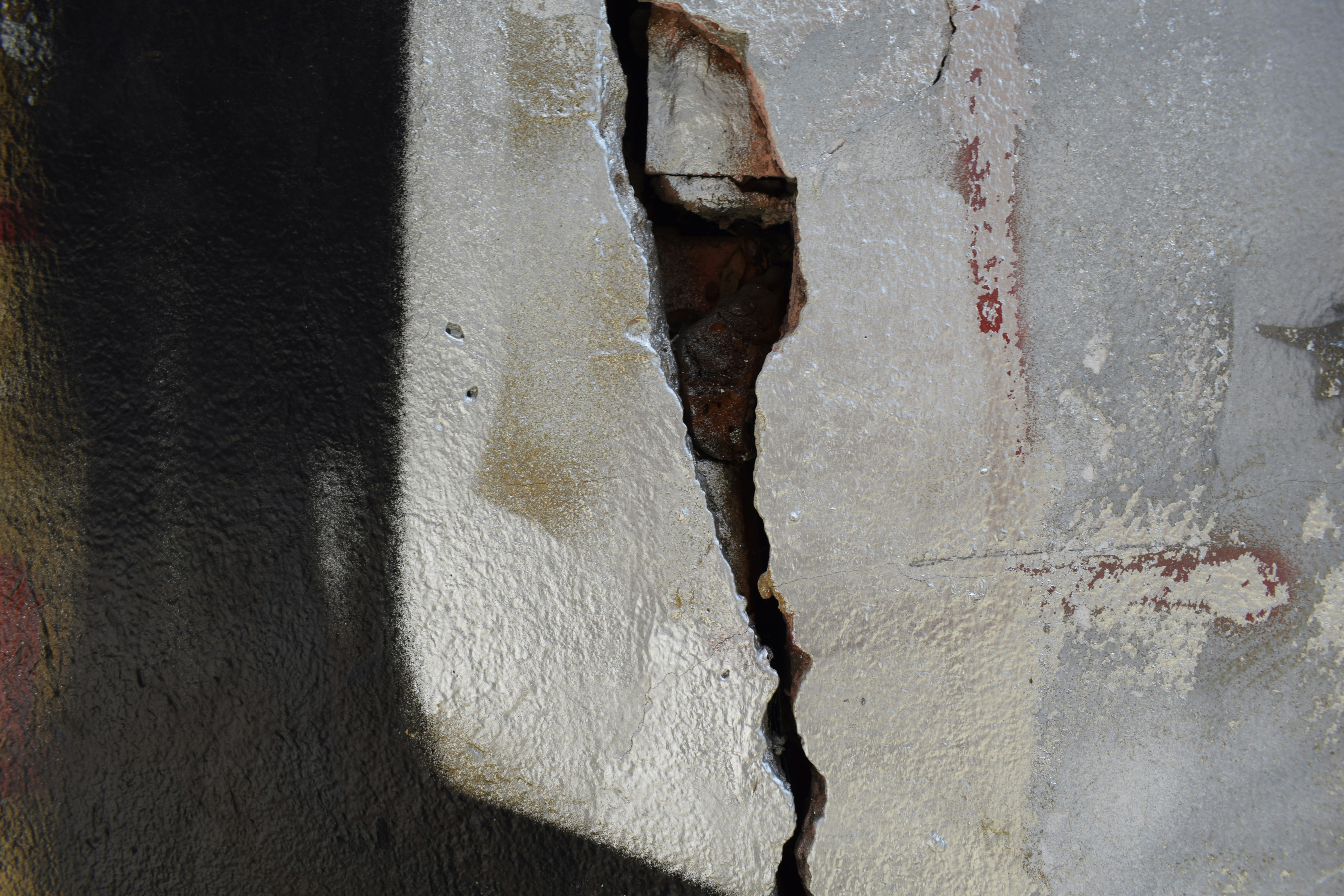 How to prevent common home repair issues: Water damage, drywall cracks, flooring wear, exterior deterioration, and electrical or HVAC problems—plus expert maintenance tips How to prevent common home repair issues: Water damage, drywall cracks, flooring wear, exterior deterioration, and electrical or HVAC problems—plus expert maintenance tips