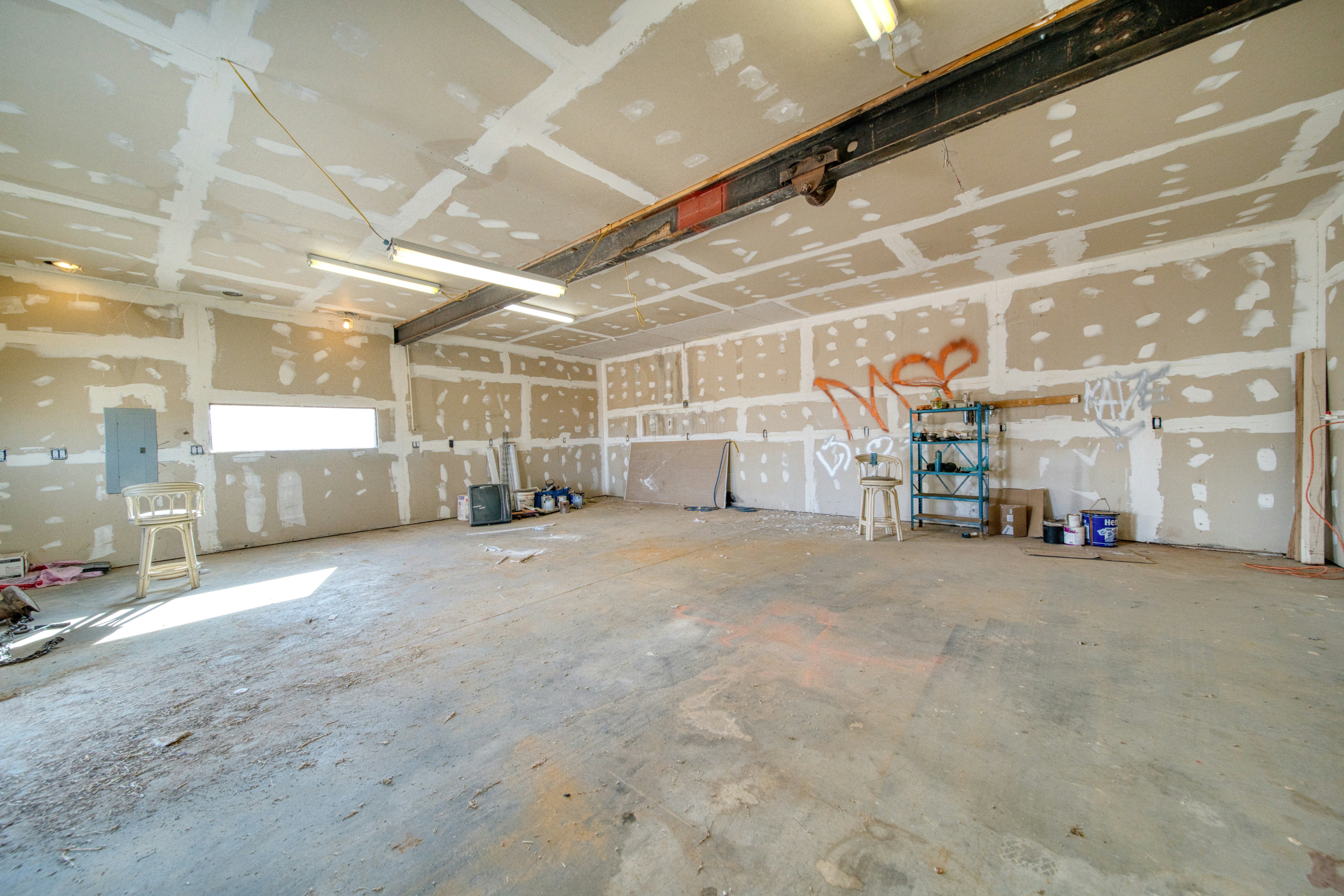 5 signs your home needs professional drywall repair: Cracks, holes, water stains, peeling tape, and sagging ceilings—plus expert repair solutions." 5 signs your home needs professional drywall repair: Cracks, holes, water stains, peeling tape, and sagging ceilings—plus expert repair solutions."